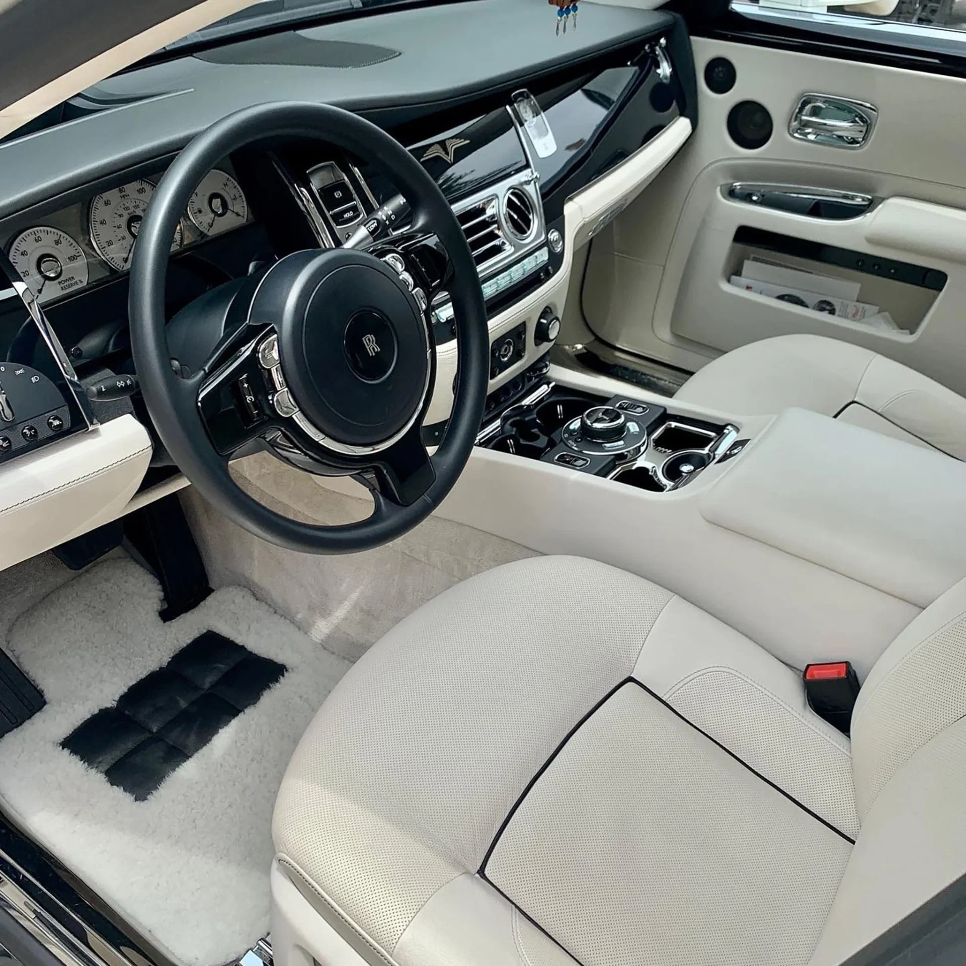 Interior
Detailing